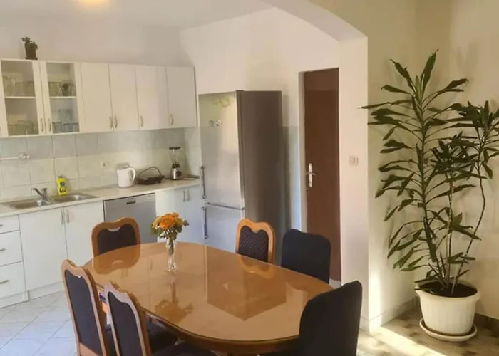 Rubbi - Three Bedroom With Terrace