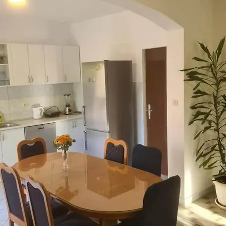 Rubbi - Three Bedroom With Terrace