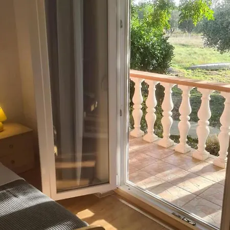 Rubbi - Three Bedroom With Terrace *